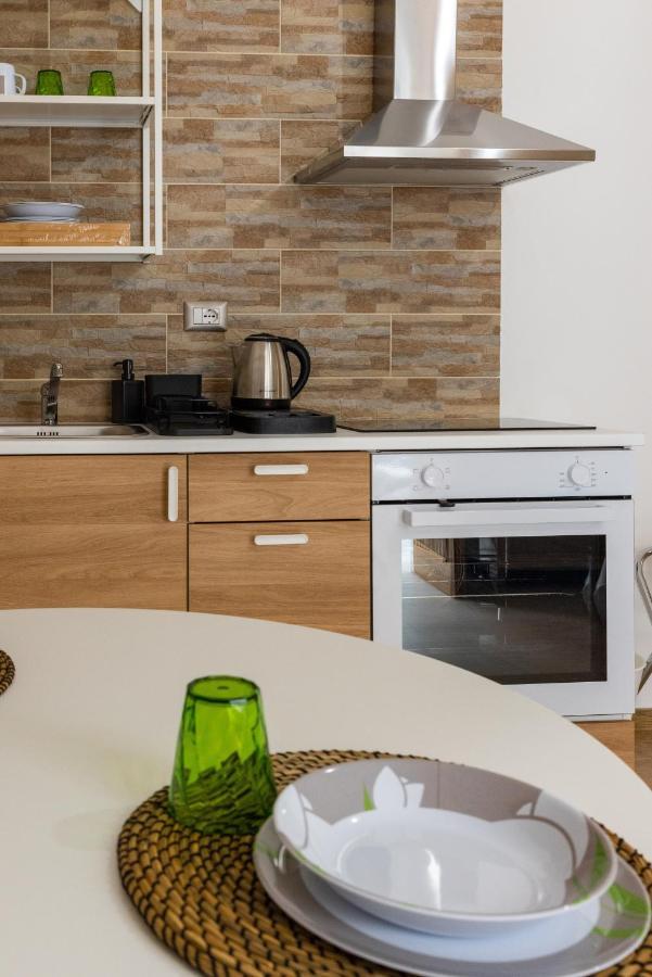Lovely Rooms - Guest House Suites Triggiano Exterior photo